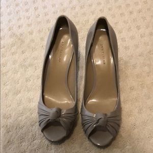 Ann Taylor size 8.5 peep toe nude heels